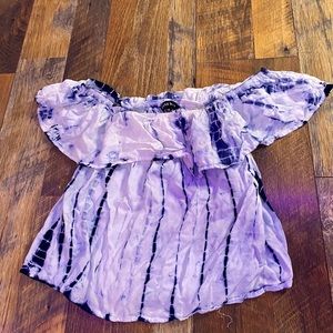 Off-the-shoulder Top💙🤍